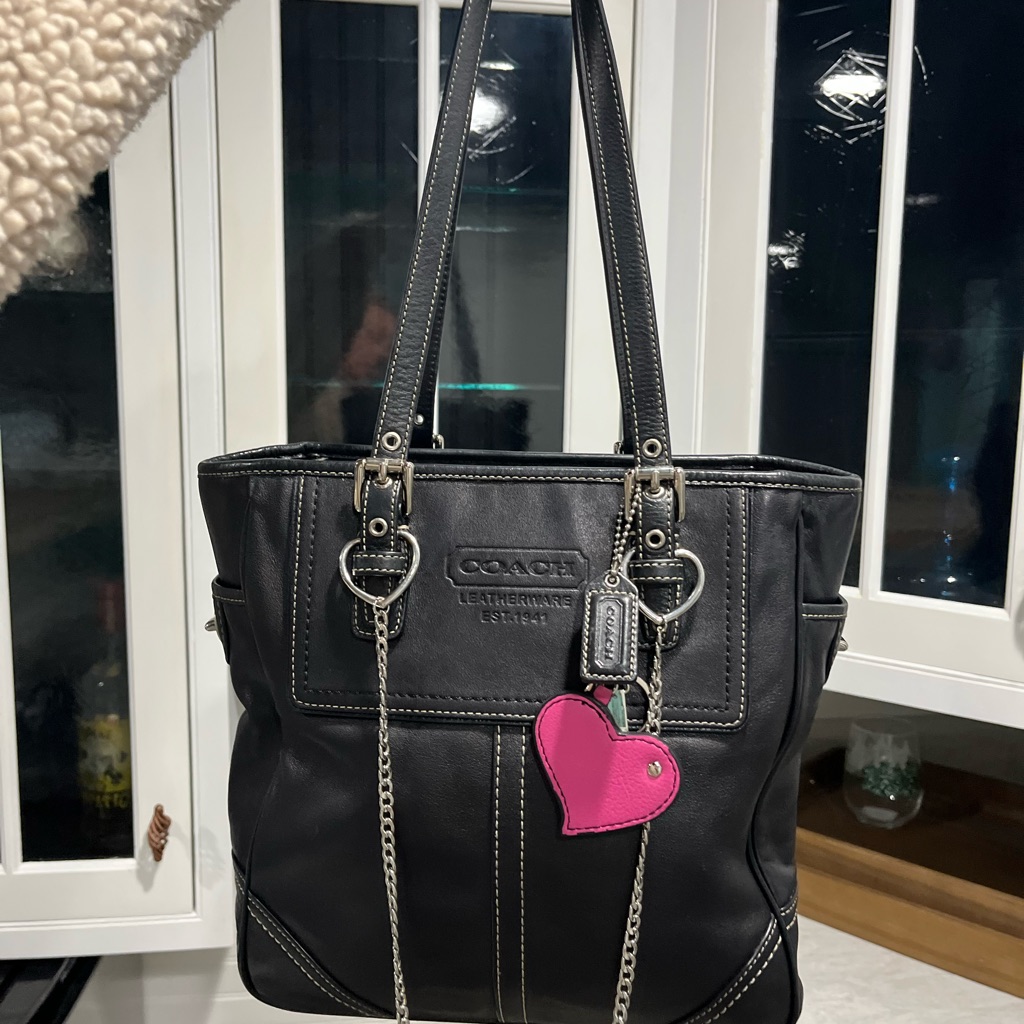 Coach Black Leather Tote With Pink Charm No G0720-F11396 Charms Heart Silver
